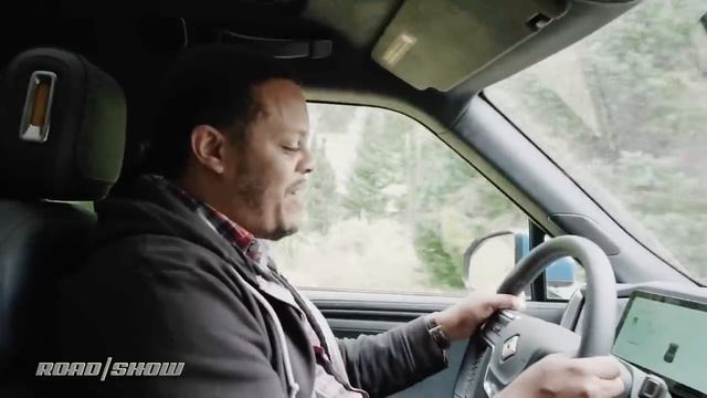 2022 Rivian R1T: All-Electric FIRST DRIVE смотреть онлайн