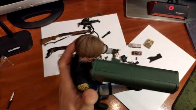Распаковка Leon S Kennedy 1/6 фигурки. смотреть онлайн
