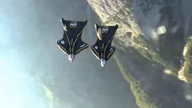 Freestyle Wingsuit Flying Above the Dolomites Soul Flyers смотреть онлайн
