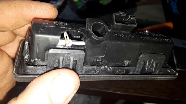 Ремонт кнопки багажника шкода октавия А7 2017г. смотреть онлайн