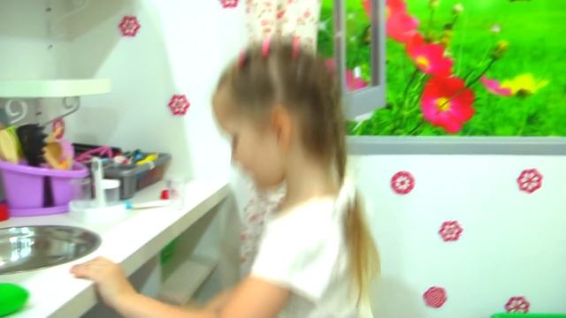 ИГРЫ ДЛЯ ДЕВОЧЕК // Детская КУХНЯ и Игровой набор // Игры для детей. смотреть онлайн