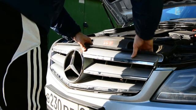 Как снять решетку MB w204 смотреть онлайн