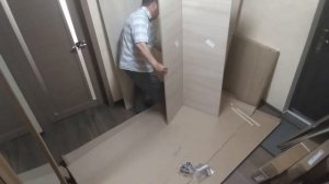 Процесс сборки углового шкафа в прихожую