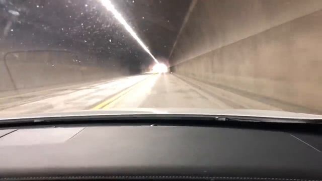 Straight Pipe Lexus LC500 - Tunnel Blasting