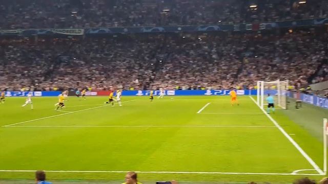 Ajax fans in the Champions League (Ajax 3-0 AEK Athens - Nico Tagliafico goal) смотреть онлайн