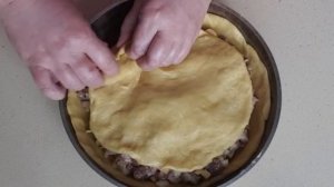 Блюда из гуся: суп-лапша,пирог-зур-бэлиш и колбаса.