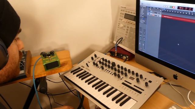 Korg Minilogue HUGE Bass Hack Tutorial смотреть онлайн