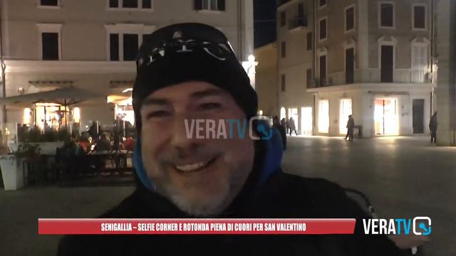 Senigallia - Selfie corner e rotonda piena di cuori per San Valentino смотреть онлайн