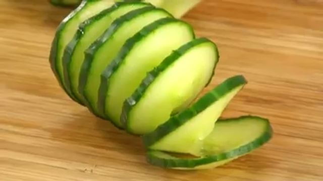 Видео рецепт о том, как правильно нарезать овощи красиво, в том числе порезать спиралью смотреть онлайн