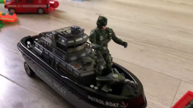 Солдаты ушли в самоволку. Солдатики. Дети. Игрушки. Дети играют. Солдатики игрушки смотреть онлайн