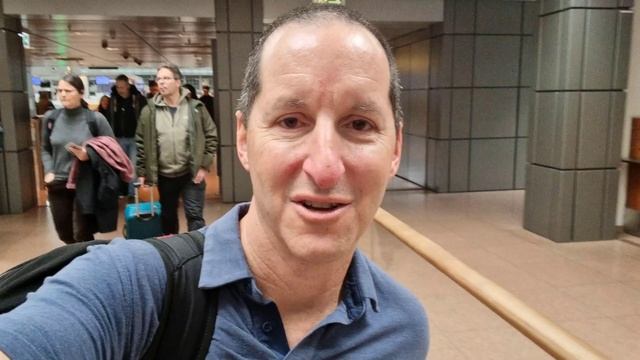 24 hours to get home to Australia! смотреть онлайн
