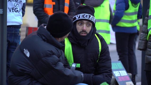 Vegan Activist INSULTED by Reporter смотреть онлайн