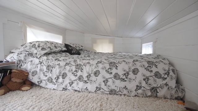 DIY Tiny House with the Most INCREDIBLE Interior Design! смотреть онлайн