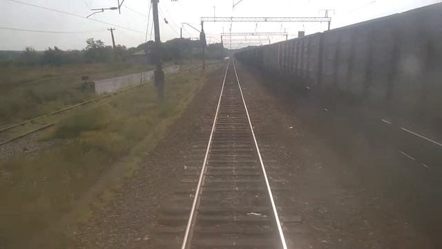 Проход поезда по старому железнодорожному пути. смотреть онлайн