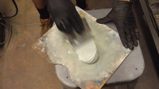 How to Mix Bondo / Body Filler + Plastic vs. Metal Spreaders смотреть онлайн