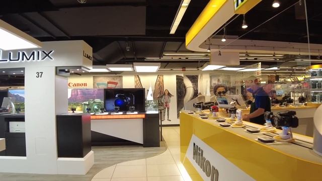 Посещение легендарного магазина фото-видео-аудио техники B&H на Манхеттене. смотреть онлайн