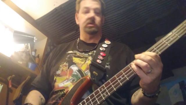 Bass Interpretation: Bob Marley & The Wailers "Jamming" Aston Barrett on bass guitar. смотреть онлайн