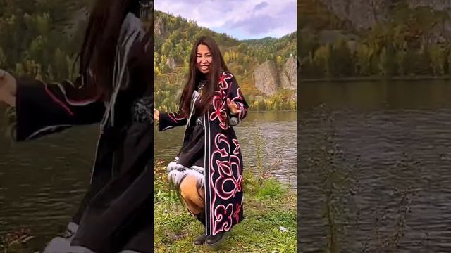 Ооо! КАК МИЛО ОНА ЭТО ДЕЛАЕТ:) OTYKEN - PULSE ? #russia #siberian #otyken #love #top #hit #folk смотреть онлайн