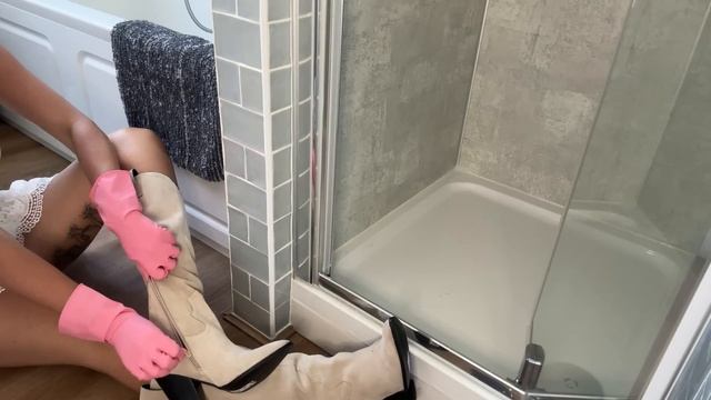 Cleaning The Bathroom - Clean With Me Scrubbing And Wiping - Housewife Chores