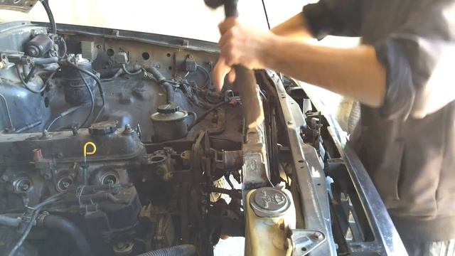 Toyota Hilux Surf. Вскрываем двигатель 3Y-E смотреть онлайн