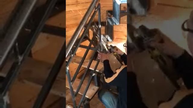 Лестница, косоур, перила, забежные ступени, сварка,зачистка смотреть онлайн