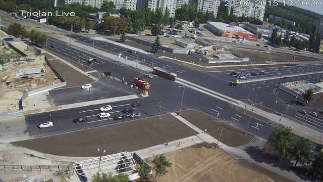 Triolan.Live - Харьков, станция метро "Победа" - вид на перекресток (22-08-2015) смотреть онлайн
