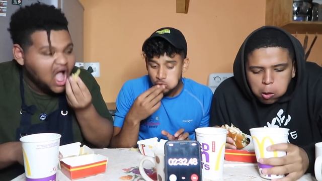 Who Can EAT McDonalds The FASTEST? *WR attempt* смотреть онлайн