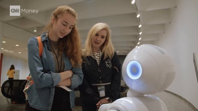 The Smithsonian's newest guide is a robot смотреть онлайн
