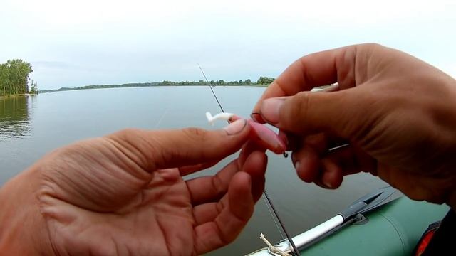 ЛОВЛЯ ОКУНЯ С ЛОДКИ на отводной поводок) смотреть онлайн