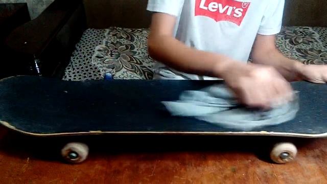 Как легко почистит шкурку на скейтборде смотреть онлайн