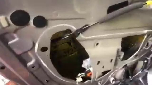 Оснастили Пежо 308 дополнительной виброизоляцией, салонный тюнинг направленный в сторону тишины