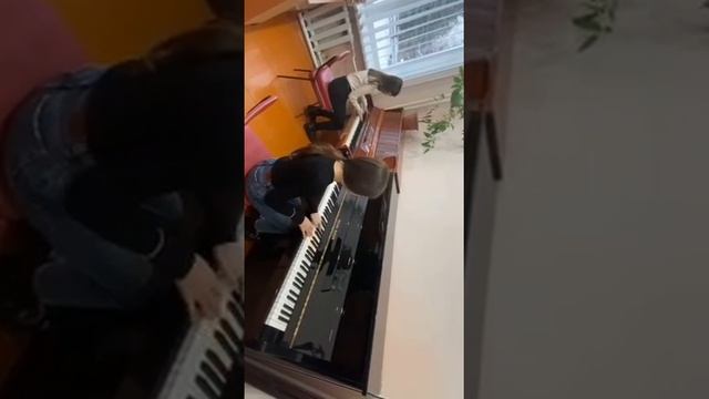 Г.Свиридов "Вальс" из сюиты "Метель" Валиева Дана и Муратбаева Катя смотреть онлайн