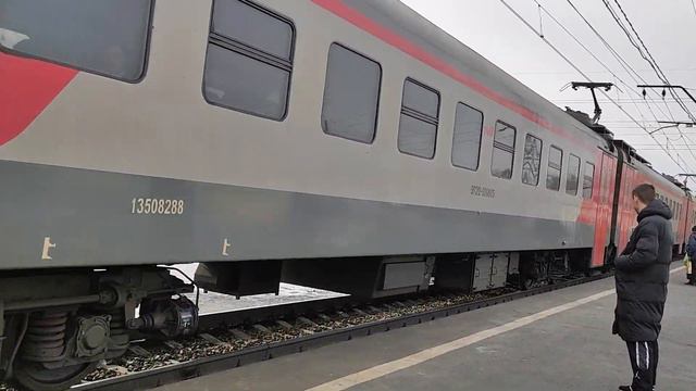 Электропоезд ЭП2Д-0096 отправляется с о.п. Совхоз Бердский смотреть онлайн