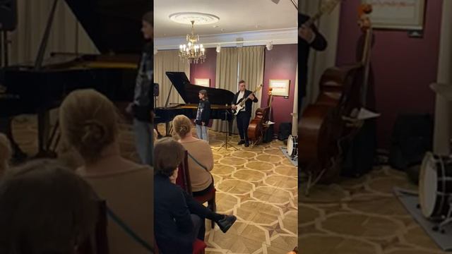 Лиза Трофимова "You’re everything", Chick Corea. Фортепиано Алиса Рогулина, бас Вячеслав Квасов смотреть онлайн