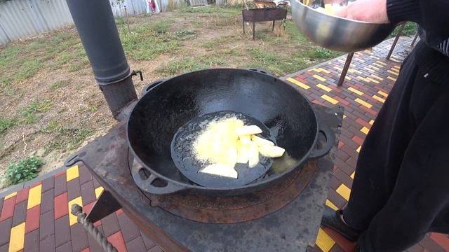 КАК ПРИГОТОВИТЬ ВКУСНЫЙ ОДЖАХУРИ МЯСО С КАРТОШКОЙ В КАЗАНЕ НА КОСТРЕ смотреть онлайн