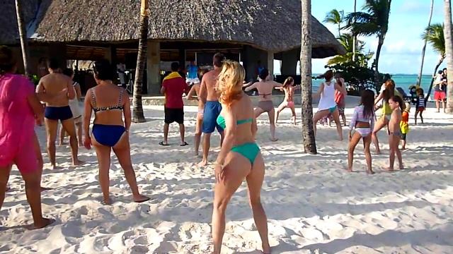 Такие зажигательные танцы на пляже BARCELO BAVARO PALACE 5*))) смотреть онлайн