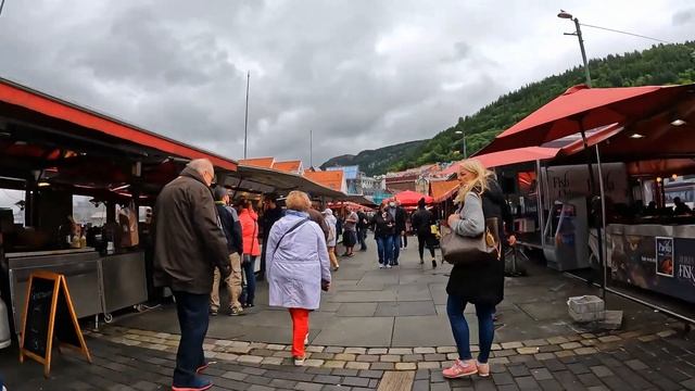 Norway, Bergen City street walking tour juli 2022 | 4K around the city ending station Bryggen смотреть онлайн