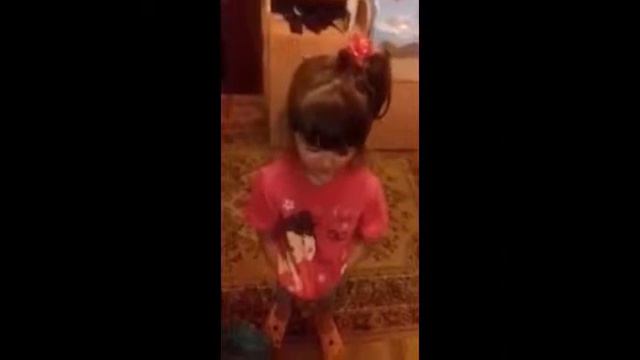 Девочка ругается на маму 😆 смотреть онлайн
