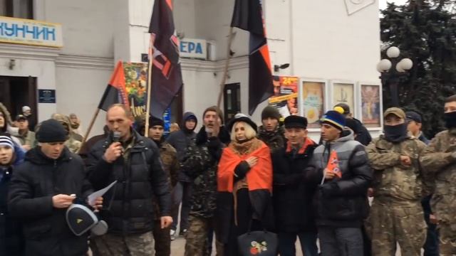 В Мариуполе общественники и военные колядовали под елкой смотреть онлайн