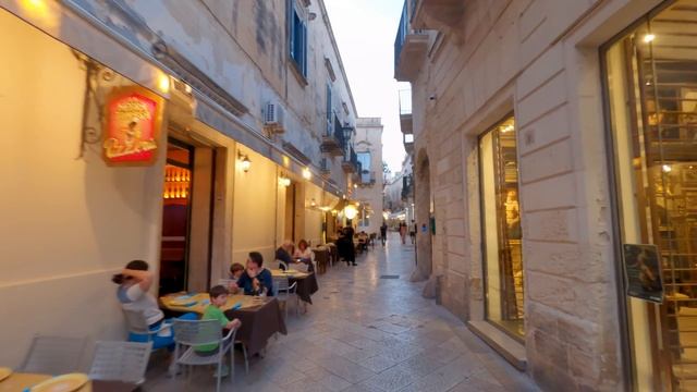 Lecce - The Florence Of The South - Evening Walk - 4K - With Captions