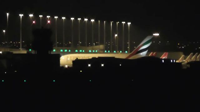 Adelaide Airport Aviation Videos #05 - 1st time 2 Airbus A380s at Adelaide Airport смотреть онлайн