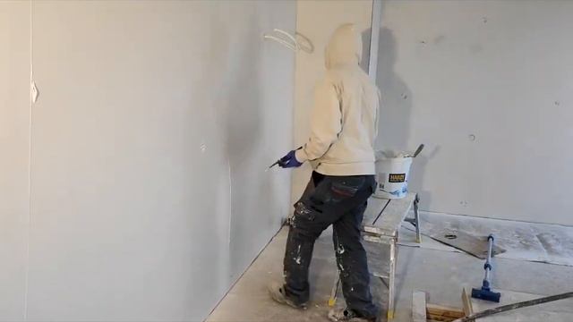 Машинная шпаклёвка с Graco T-Max смотреть онлайн