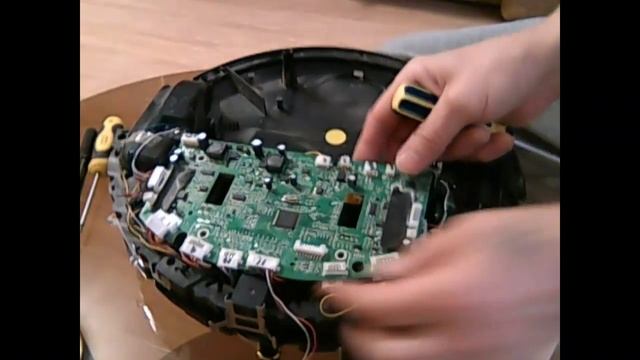 Ремонт пылесоса IBoto. Замена платы.