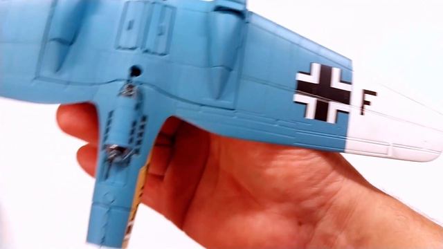 Heinkel He 111 H-6 Luftwaffe II./KG 26, Ottana, Sardinia, 1943, Corgi 1:72 Diecast Unboxing смотреть онлайн