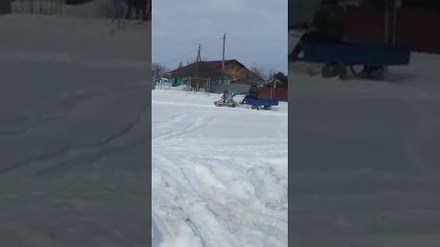 Гусеничный привод Крутец на мотоблоке с прицепом на лыжах смотреть онлайн