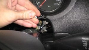 VW Polo Sedan - Как снять щиток приборов