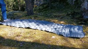 Коврик самонадувной туристический Hiking Way, со встроенным насосом и подушкой