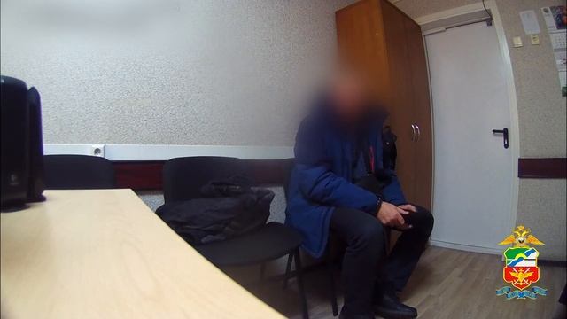В аэропорту Толмачево транспортные полицейские по горячим следам раскрыли кражу денежных средств смотреть онлайн