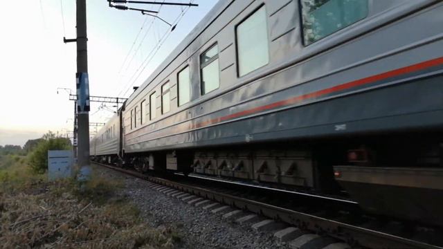 Электровоз ЭП1М-774 поездом Москва - Грозный смотреть онлайн
