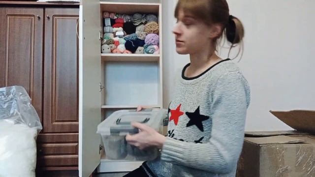 Вязовлог: ? Мы переехали! ? Раскладываю и показываю свою пряжу, спицы и другие вещи для рукоделия смотреть онлайн